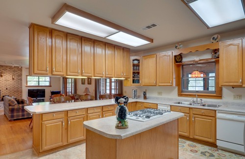 Turtle Beach House | Beautiful Toledo Bend Retreat w/Private Dock