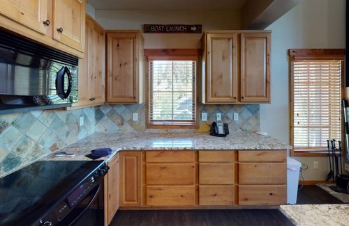 Tamarack Resort House | Beautiful Townhome|Private Hot Tub, Wood Fireplace