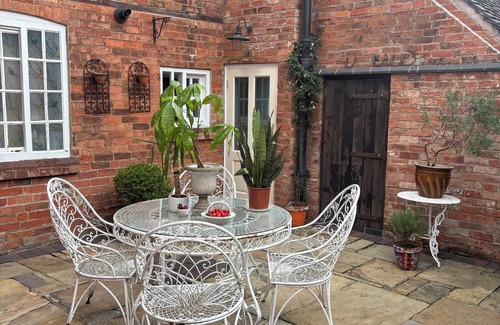 Castle Donington Cottage | Beautiful traditional heavily beamed cottage in the heart of a quaint village