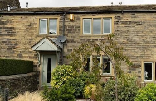 Birdsedge House | Beautiful Two Bedroom Cottage with Amazing Views