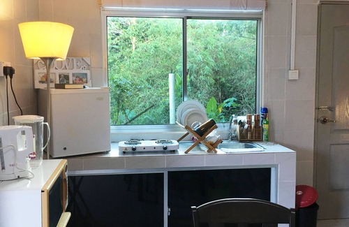 Gadong House | Beautiful Two Bedroom Converted Flat (Guest House) 8 Mins from Heart of City