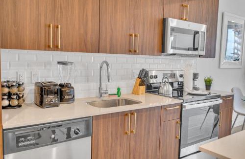 Overtown Apartment | Beautiful Unit with Amazing View & Free Parking