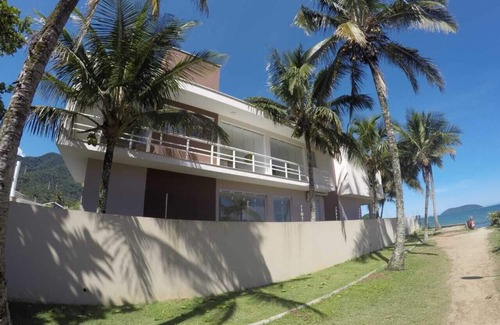 Maranduba House | Beautiful upscale house standing on the sand (4 suites and large gourmet sea view area)