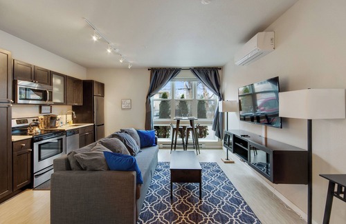 Powderhorn Apartment | Beautiful Uptown Studio@Super Fast WiFi@In-Unit W/D@Keurig + Coffee@Roku TV