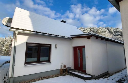 Unterwellenborn House | Beautiful vacation home with a view of the countryside and close to the outdoor pool