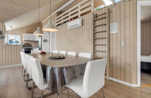 Flovt Strand House | Beautiful vacation home on a large plot of land.