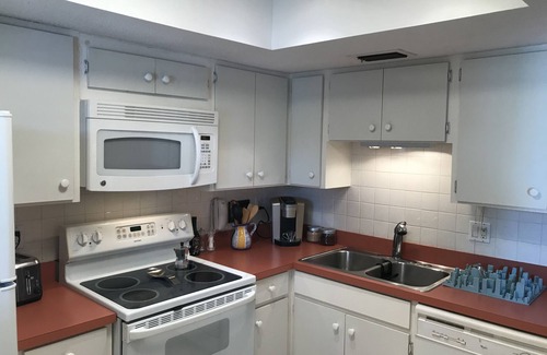 Golden Beach Condo | Beautiful VENICE BEACH beachfront condo with private beach access, balcony, pool