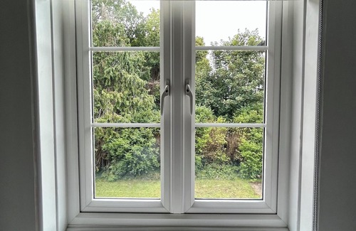 Epsom Cottage | Beautiful Victorian cottage in Ashtead easy access to London set in countryside