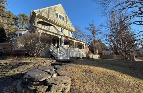 Amherst House | Beautiful Victorian Downtown Amherst w/Electric Car Charger
