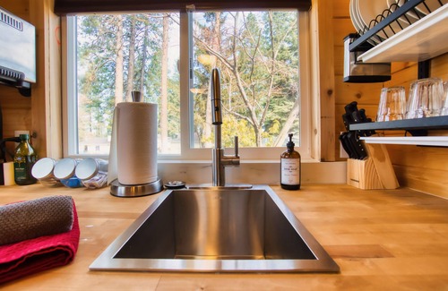 East Central House | Beautiful Views, 2+ Private Parking Spaces, Peace & Quiet, Pet & Family friendly