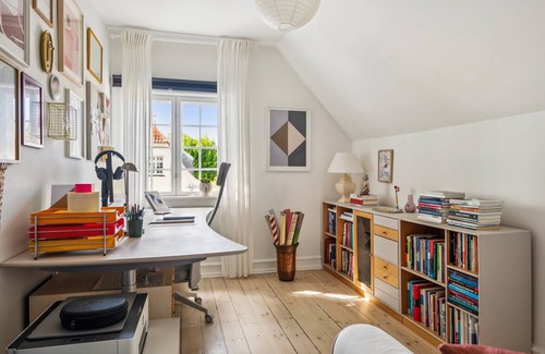 Taastrup Villa | Beautiful Villa, 150 m2 activity hall with tabletennis etc. outdoor 6 pers. spa