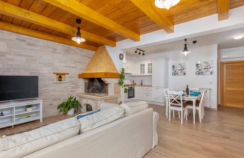 Cepic Villa | Beautiful villa Dussich with pool near Oprtalj