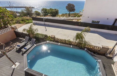Torredembarra House | Beautiful villa for 8 guests with WIFI, private pool, A/C, TV, patio and pets allowed