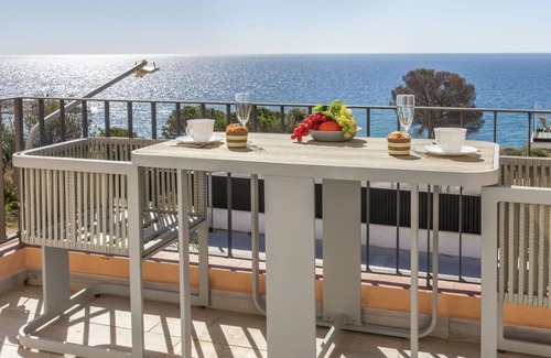 Torredembarra House | Beautiful villa for 8 guests with WIFI, private pool, A/C, TV, patio and pets allowed