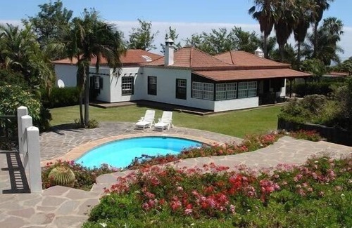 Las Arenas Villa | Beautiful villa/farmhouse in exclusive 5,000m2 botanical garden, private pool