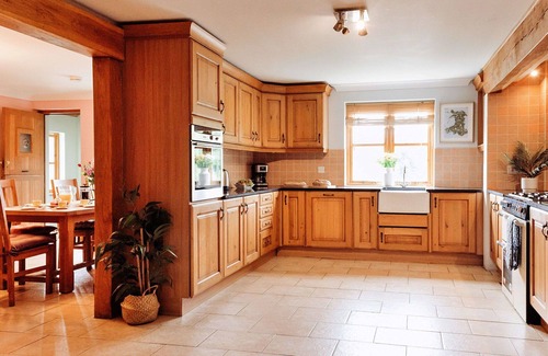 Devils Bridge House | Beautiful villa for 12 guests with hot tub, WIFI, pets allowed and parking