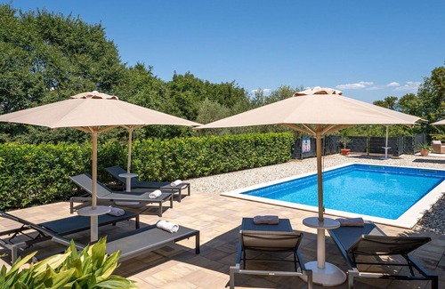 Tribulje House | Beautiful villa for 10 people with WIFI, private pool, A/C, TV, terrace, pets allowed and parking