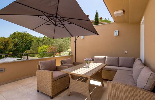 Tribulje House | Beautiful villa for 10 people with WIFI, private pool, A/C, TV, terrace, pets allowed and parking