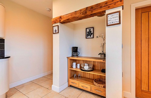 Holywell House | Beautiful villa for 14 people with WIFI and parking