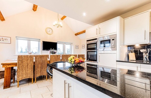 Holywell House | Beautiful villa for 14 people with WIFI and parking