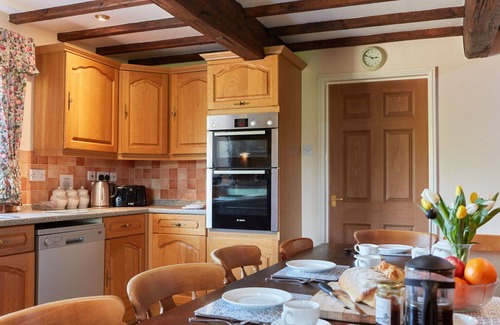 Dalbury Lees House | Beautiful villa for 19 people with hot tub, WIFI and parking