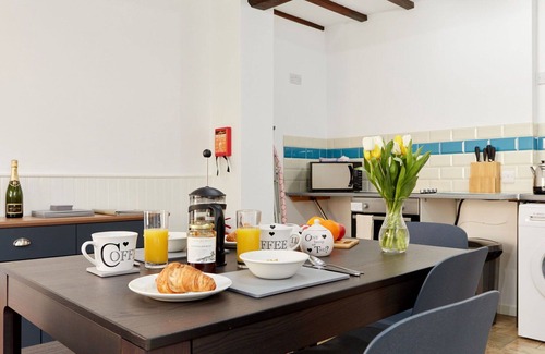 Dalbury Lees House | Beautiful villa for 19 people with hot tub, WIFI and parking