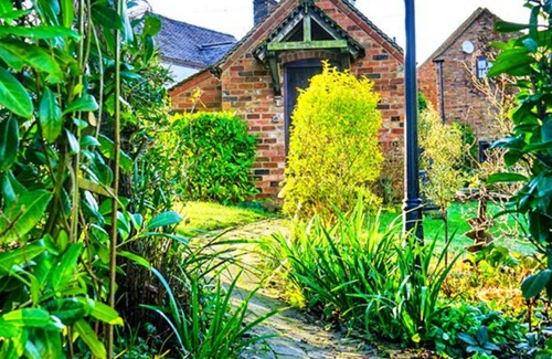 Coalbrookdale House | Beautiful villa for 2 guests with WIFI, pets allowed and parking