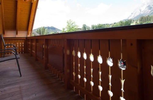 Ramsau am Dachstein Villa | Beautiful villa for 4 guests with WIFI, TV, balcony, pets allowed and parking