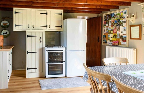 Hawes House | Beautiful villa for 6 people with WIFI, terrace, pets allowed and parking