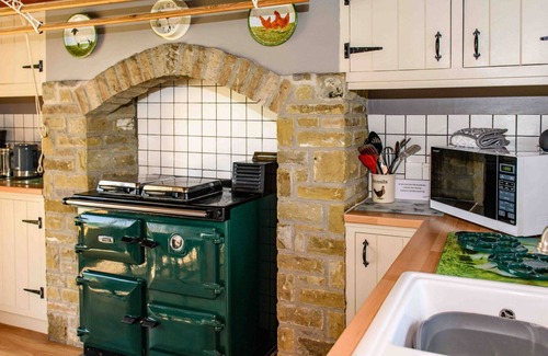 Hawes House | Beautiful villa for 6 people with WIFI, terrace, pets allowed and parking