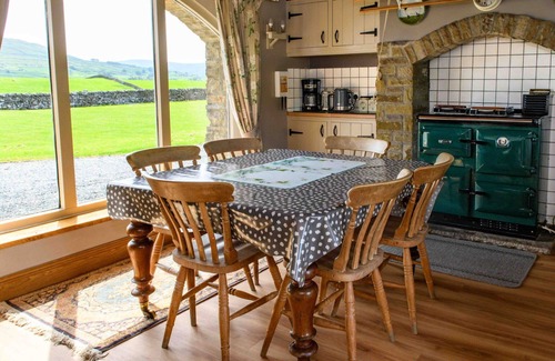 Hawes House | Beautiful villa for 6 people with WIFI, terrace, pets allowed and parking