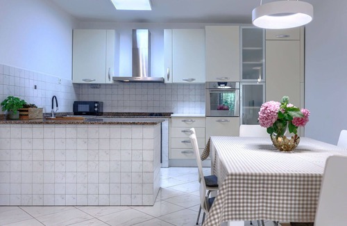 Topid House | Beautiful villa for 6 people with A/C, WIFI, private pool, TV, terrace and parking