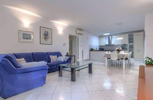 Topid House | Beautiful villa for 6 people with A/C, WIFI, private pool, TV, terrace and parking