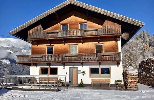Hainzenberg Villa | Beautiful villa for 7 guests with WIFI, TV, balcony and parking