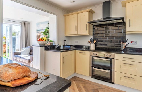 Mynytho House | Beautiful villa for 7 guests with WIFI, balcony, pets allowed and parking