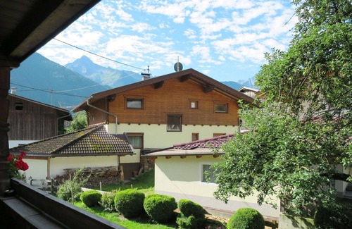 Schwendau Villa | Beautiful villa for 5 guests with WIFI, TV, balcony and parking