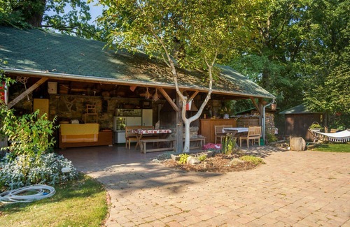 Holubovska Basta Villa | Beautiful villa for 6 people with WIFI, A/C, private pool, TV, patio and parking