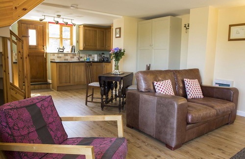 Llangollen House | Beautiful villa for 2 guests with WIFI, TV, pets allowed and parking