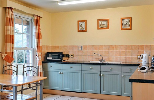 Church Stretton House | Beautiful villa for 4 guests with WIFI, TV, pets allowed and parking