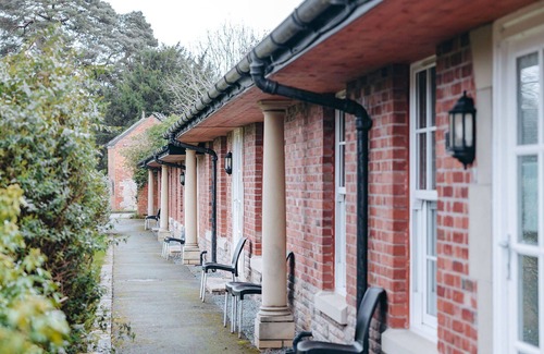 Church Stretton House | Beautiful villa for 4 guests with WIFI, TV, pets allowed and parking