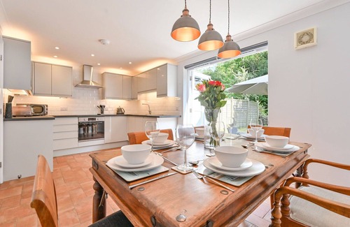 Charlestown House | Beautiful villa for 6 guests with WIFI, TV, patio and parking