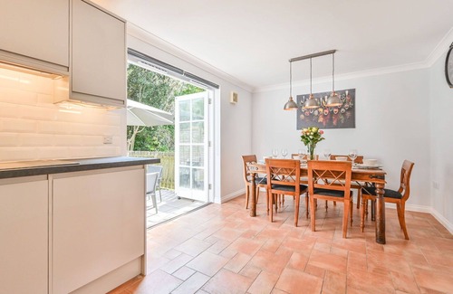 Charlestown House | Beautiful villa for 6 guests with WIFI, TV, patio and parking