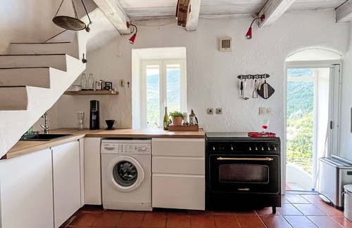Borgomaro House | Beautiful villa for 6 guests with terrace and parking