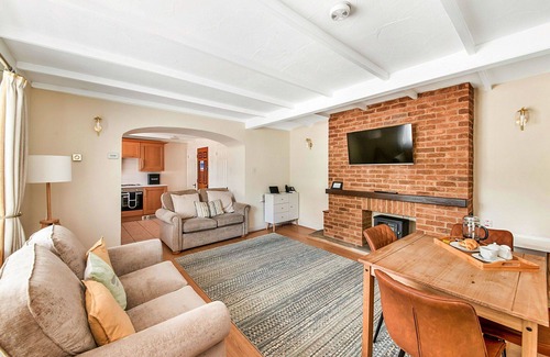 Thirsk House | Beautiful villa for 4 guests with pool, WIFI, hot tub, terrace, pets allowed and parking