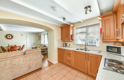 Thirsk House | Beautiful villa for 4 guests with pool, WIFI, hot tub, terrace, pets allowed and parking