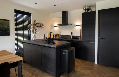 Sint Nicolaasga Villa | Beautiful villa on the water in Friesland