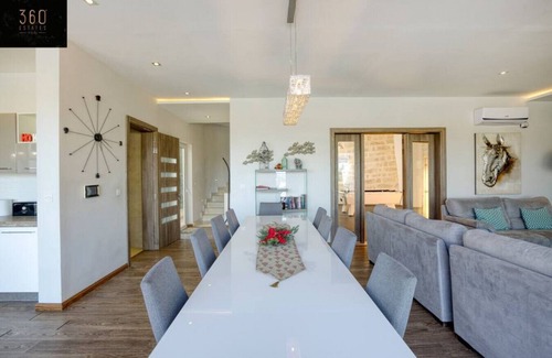 Santa Maria Estate House | Beautiful villa with views, indoor/outdoor Pool !