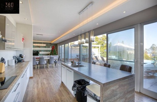 Santa Maria Estate House | Beautiful villa with views, indoor/outdoor Pool !