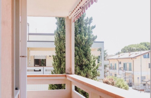 Avenza House | Beautiful villa with garden between the mountains and the sea