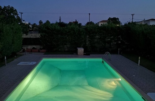 Schinias Villa | Beautiful villa with large pool near the beach